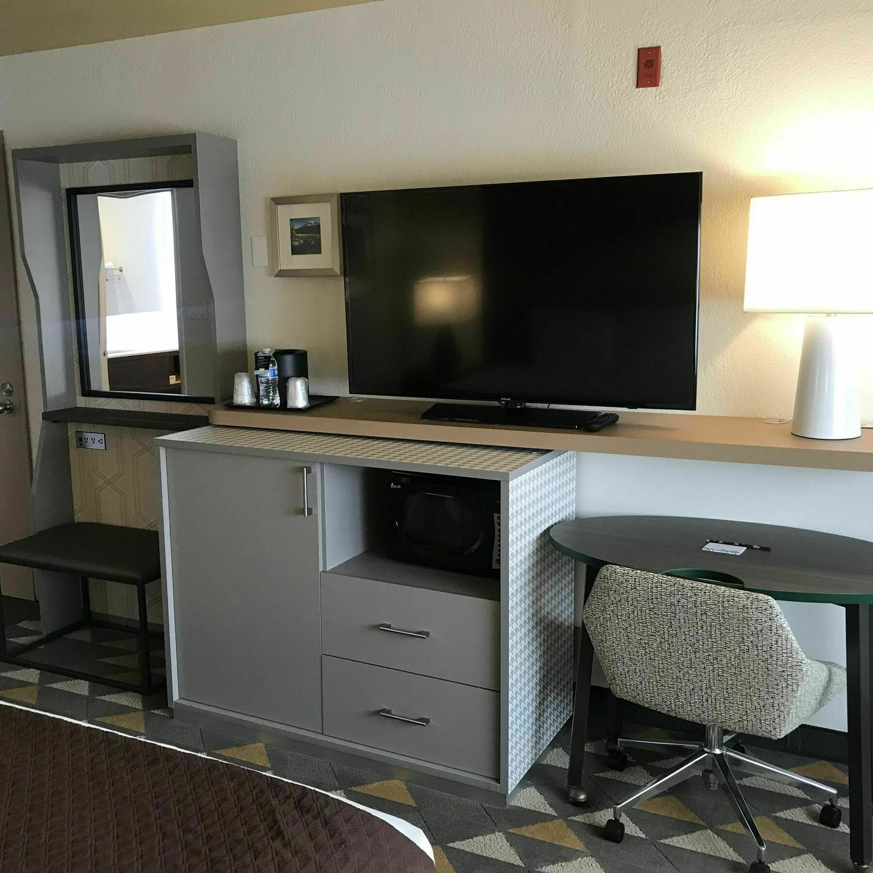 Holiday Inn Tacoma Mall By Ihg Exterior photo
